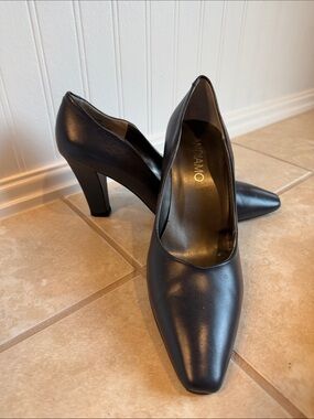 Elegant Black Leather Pointed Heels by Andiamo